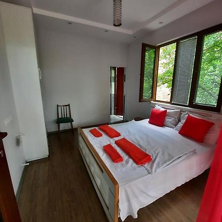 A Rioni Hotel Kutaisi Ngoại thất bức ảnh