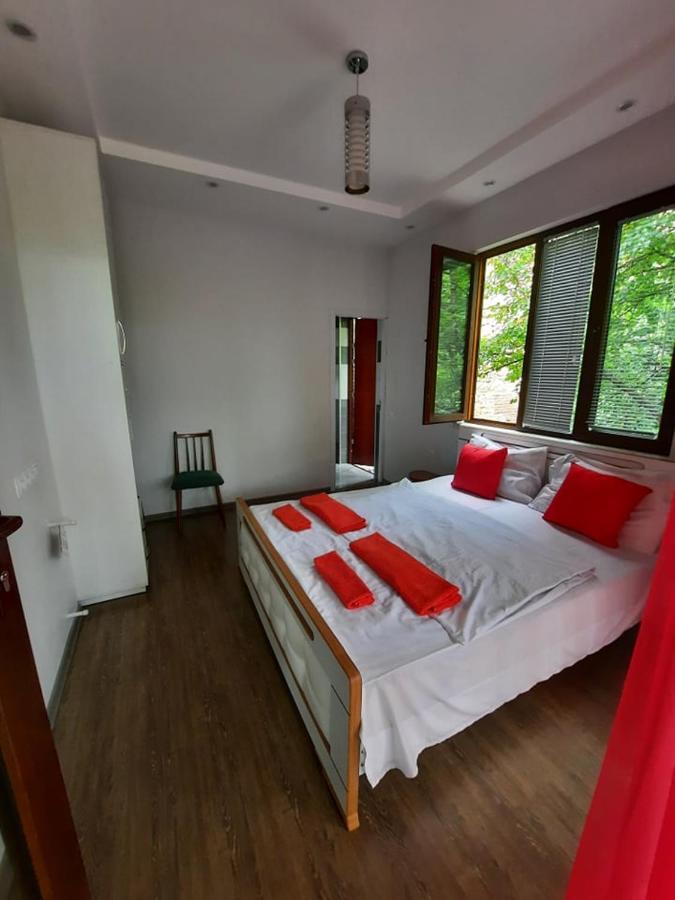 A Rioni Hotel Kutaisi Ngoại thất bức ảnh
