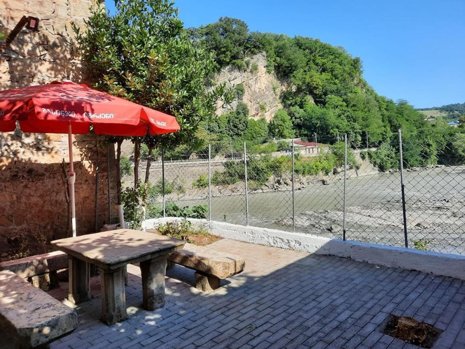 A Rioni Hotel Kutaisi Ngoại thất bức ảnh